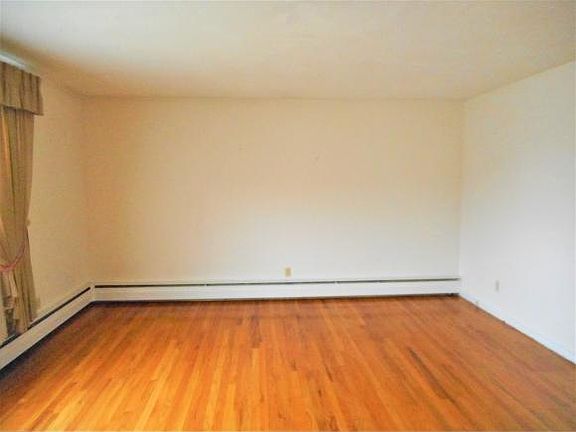 4th image of 37 Miriam St