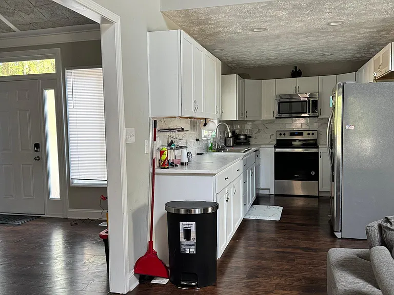 3335 Lake Bend Dr — Photo 3
