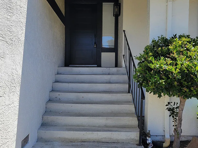2210 Sierra Ct — Photo 3