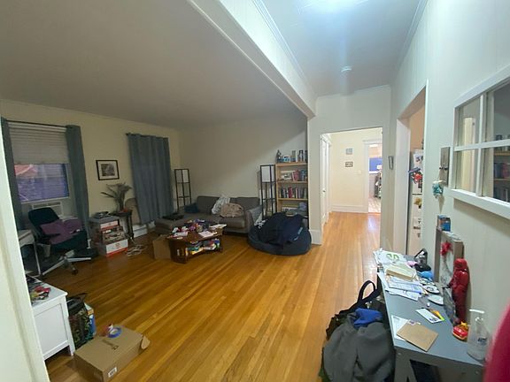 3rd image of 37 Englewood Ave #12