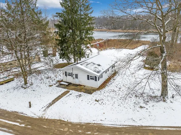 66850 Carter Lake Dr, Jones, MI 49061