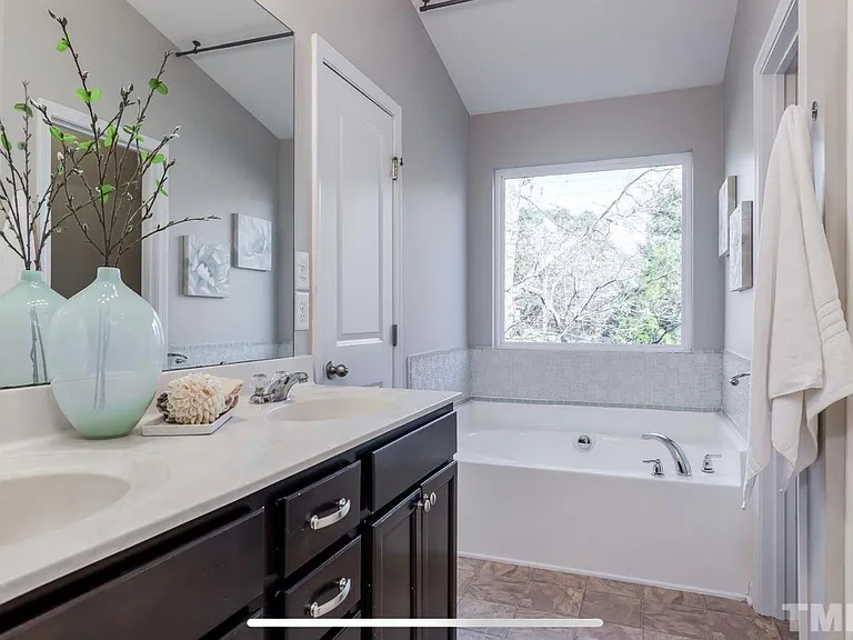 1649 Holly Grove Way — Photo 5