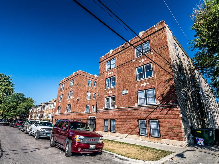 4814-4820 W Monroe St — Photo 16