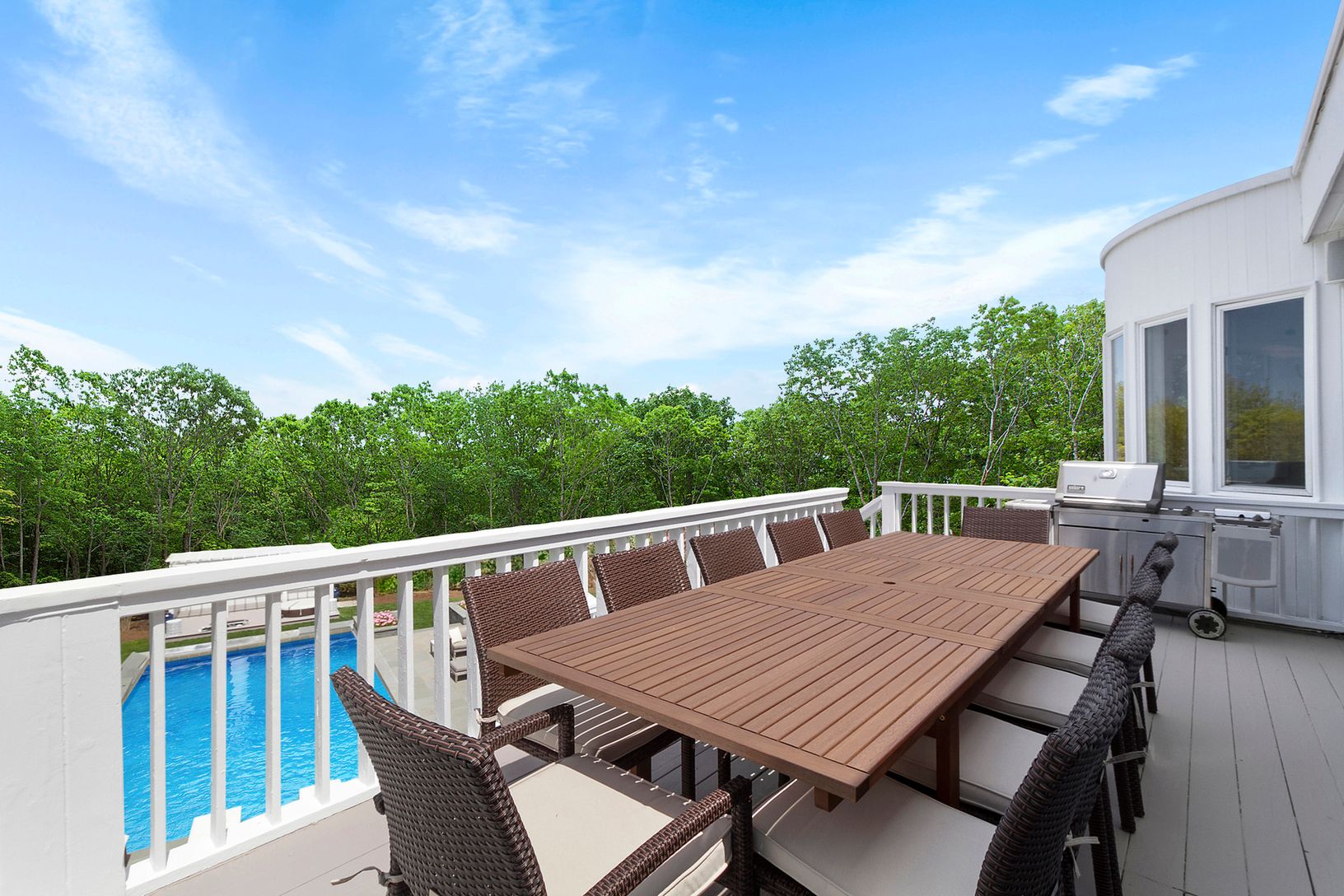  Outdoor Dining for 20
