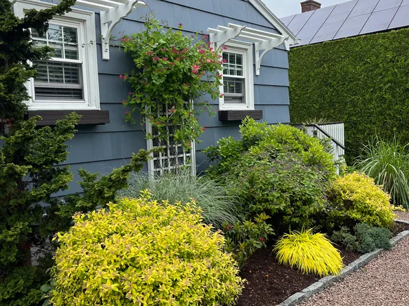 24 Westside Rd, South Kingstown, RI 02879