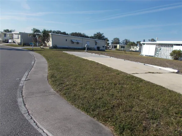 6581 Center Ln #253, North Pt, FL 34287