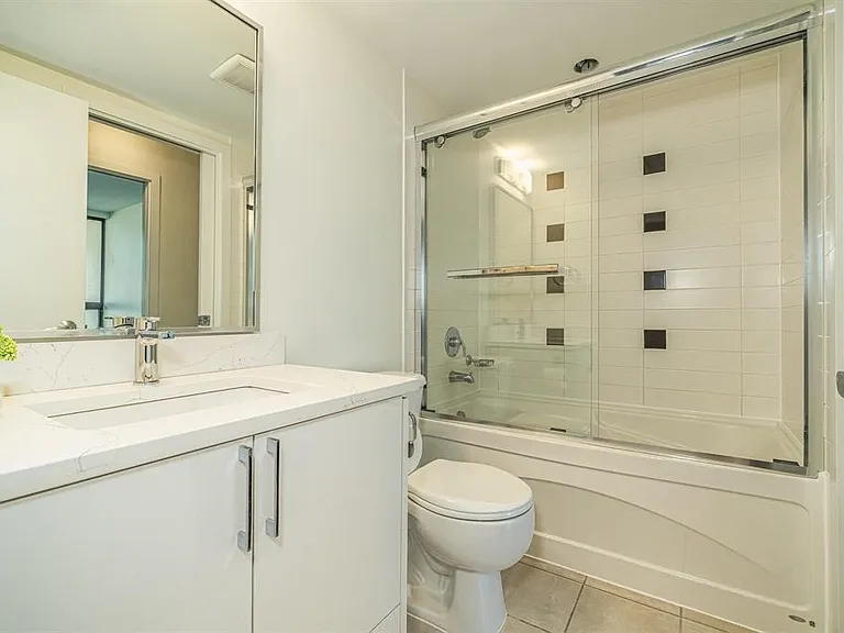 933 Hornby St #809 — Photo 14