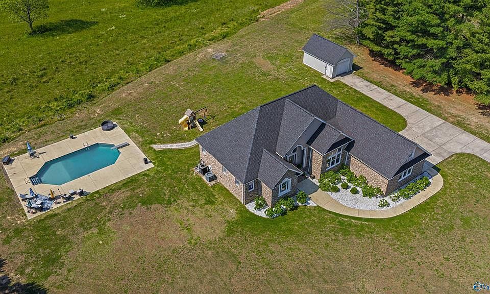 1st image of 621 Sunset Dr