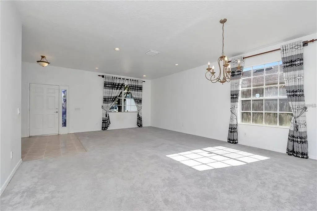 4 bed, 2.0 bath, 2360 sqft, $2,750 — Photo 4