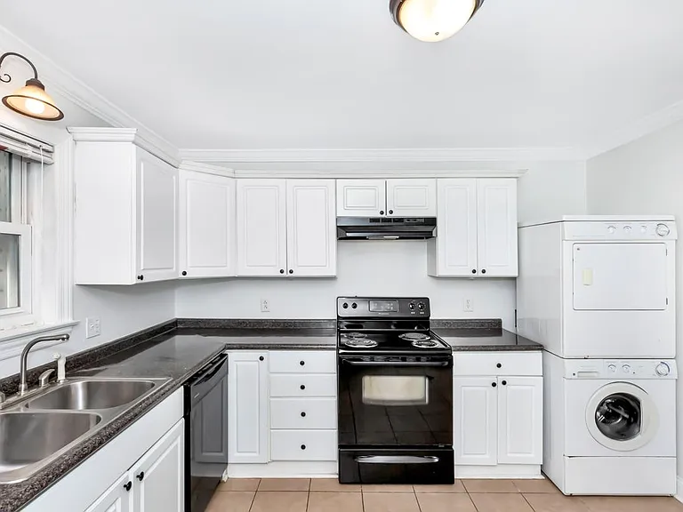 1401 McCullough Ave NE #8 — Photo 7