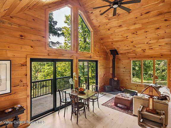 3rd image of 135 High Pine Meadows Road