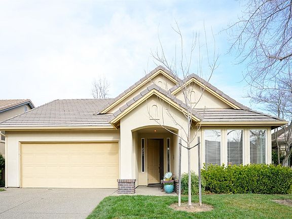 2nd image of 1221 Blackberry Cir