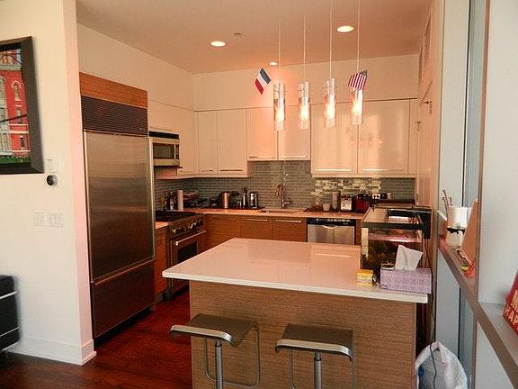 2nd image of 110 W Superior St #P-4h