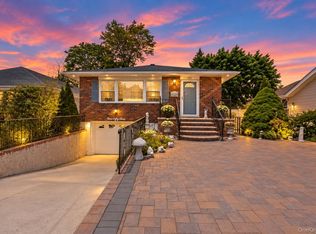 153 Davison Ave, Lynbrook, NY 11563