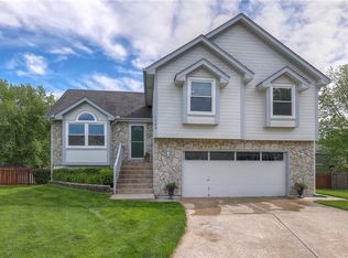 1705 SE 11th St, Lees Summit, MO 64081