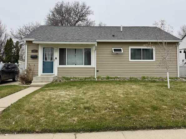 807 14th Ave W, Williston, ND 58801