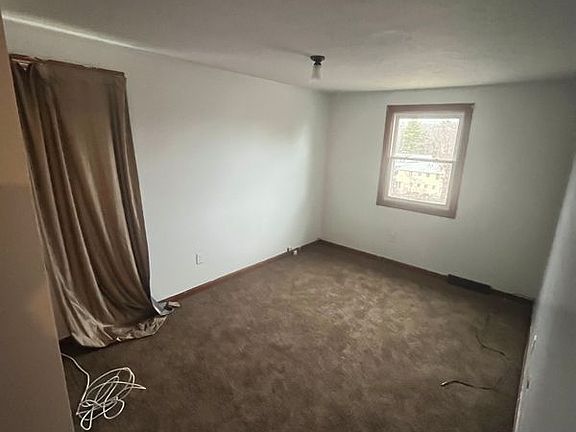 5th image of 31 Bossi Ave Unit 31