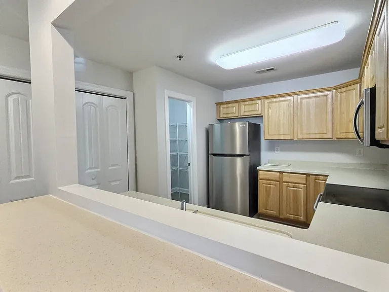 144 N Hines St — Photo 17