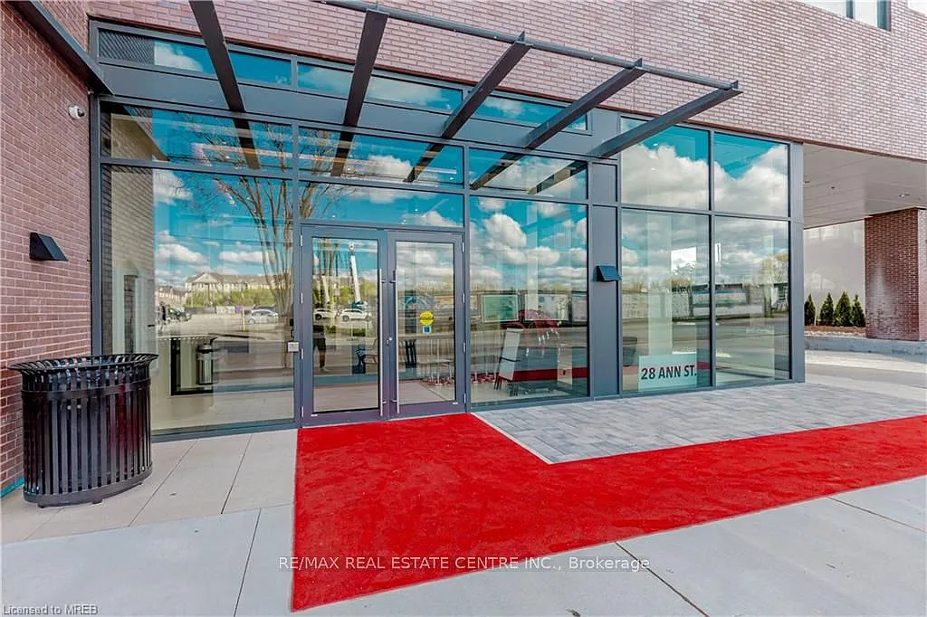 2 bed, $2,400 — Photo 4