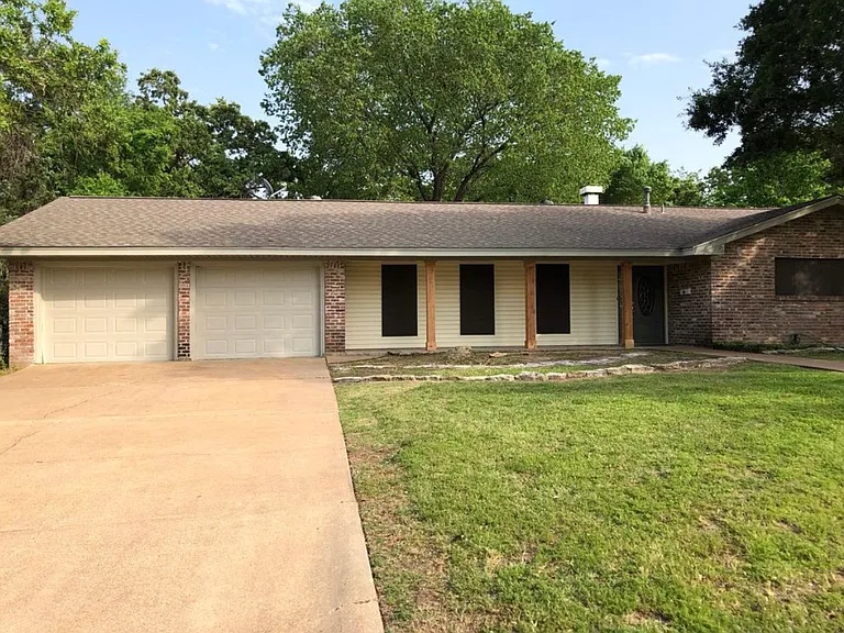 201 W Brookside Dr — Photo 2