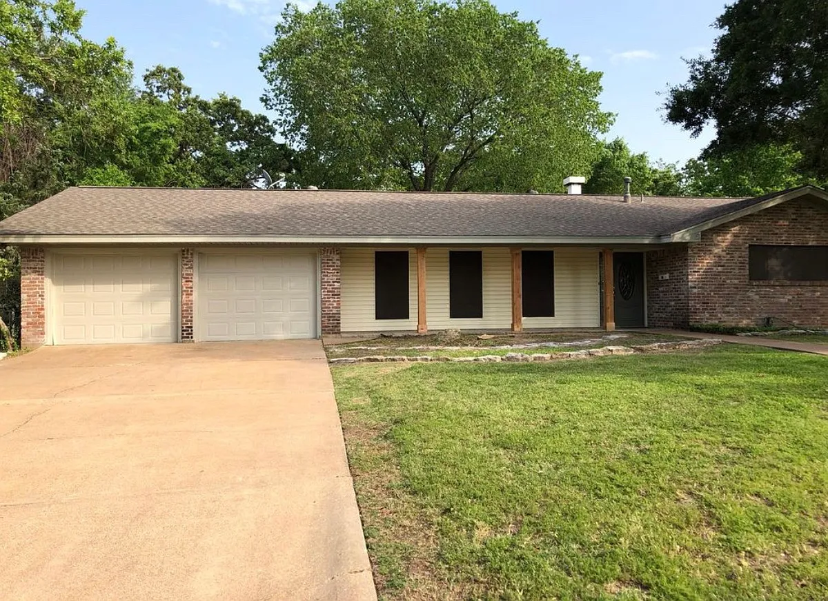 Building Photo - 201 W Brookside Dr