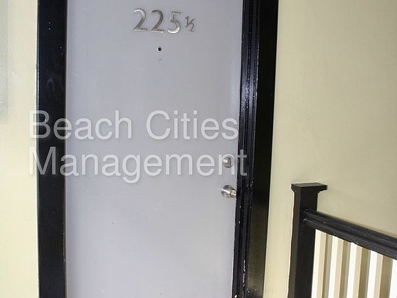 2nd image of 324 1/2 Linden Ave