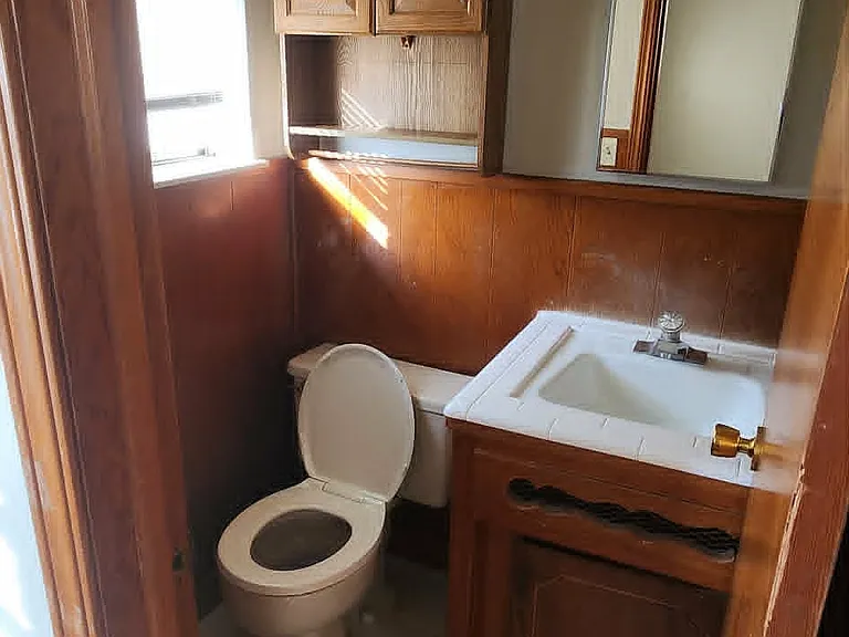 901 Holoway Dr — Photo 8
