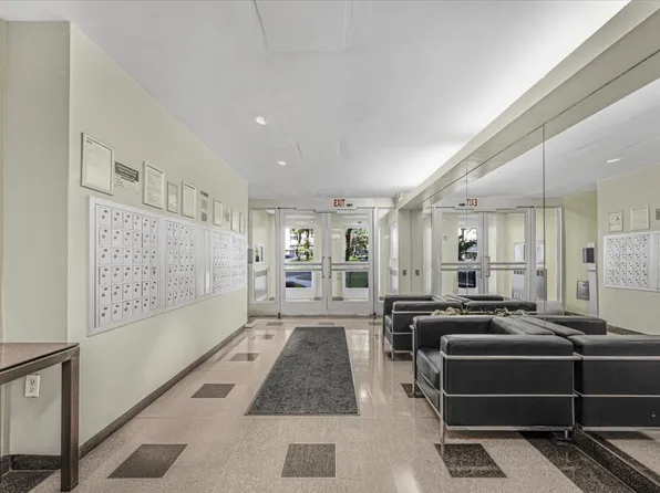 9 Fordham Hill Oval image 10 of 12