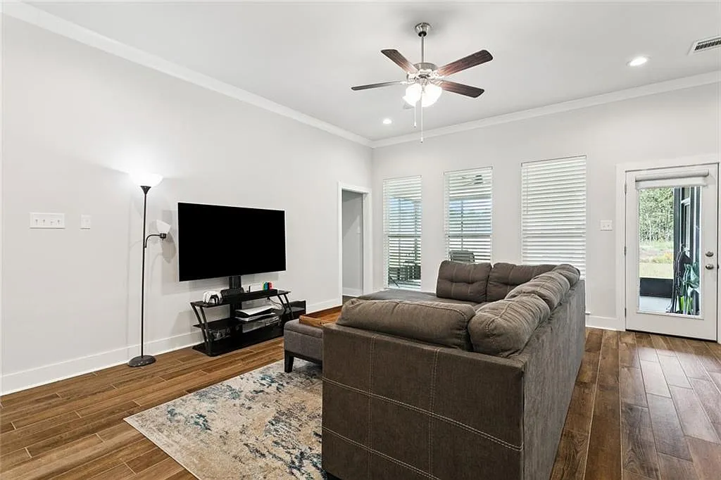 4 bed, 2122 sqft, $2,500 — Photo 3
