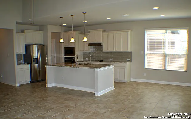 4 bed, 3.5 bath, 2679 sqft, $2,100 — Photo 3