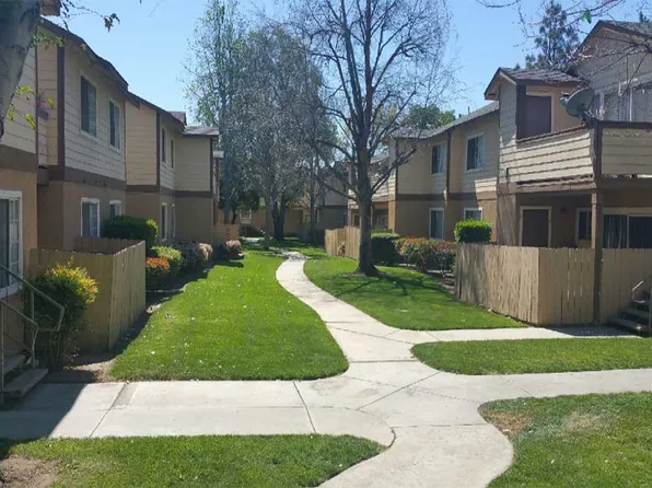 Club Royale, 380 N Linden Ave #28baced6a, Rialto, CA 92376