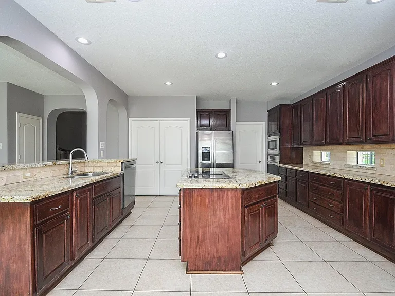 215 Wildmoor Ct — Photo 7