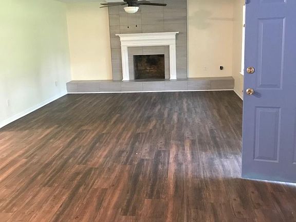 4th image of 2609 N Woodloch St