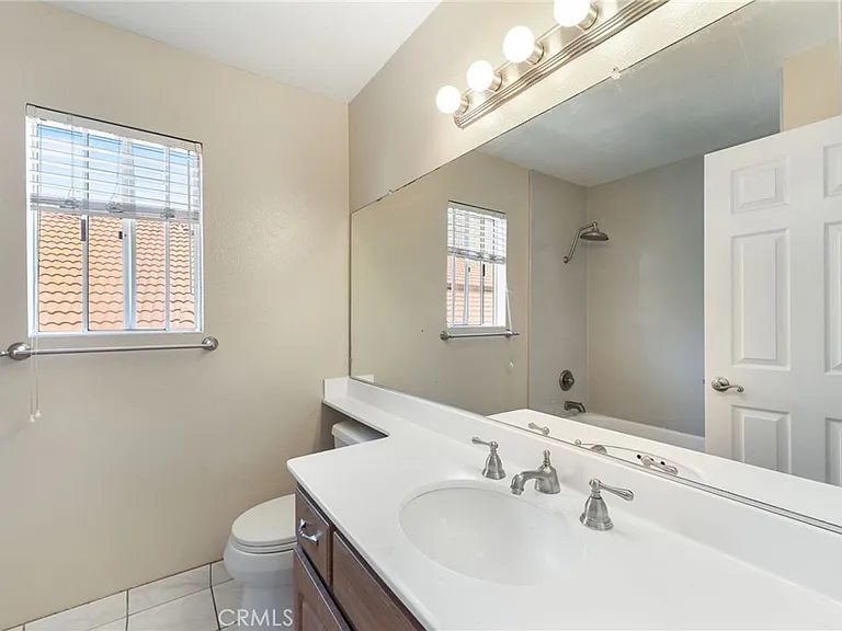23205 Azela Cir — Photo 33