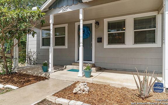 4th image of 227 Agnes Dr