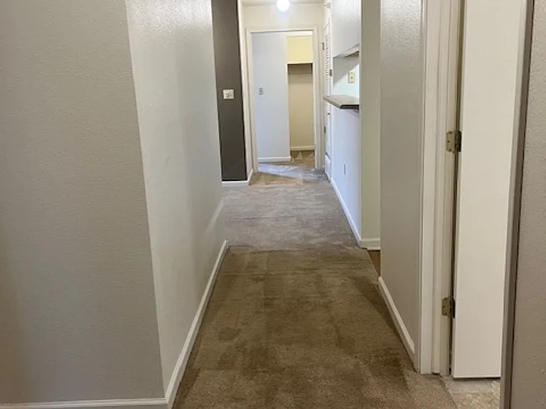 Ashley Square Apartments — Photo 31