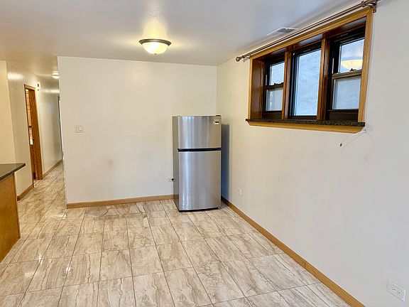 3rd image of 3039 S Canal St #G