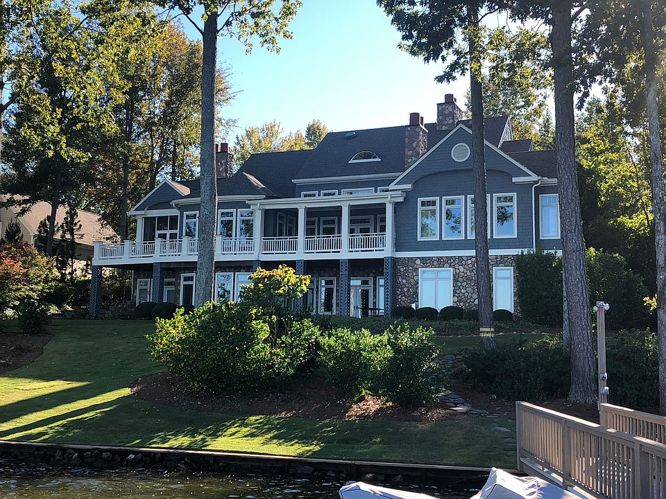 1st image of 171 Blue Heron Dr