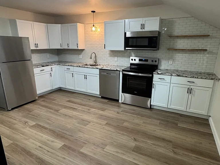 600 E Main St #2 — Photo 2