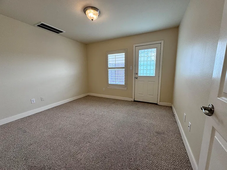 2333 Ann St — Photo 23