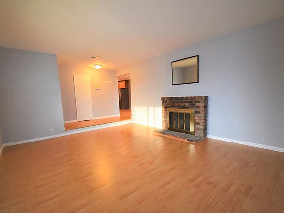 5th image of 2070 Sierra Wood Dr