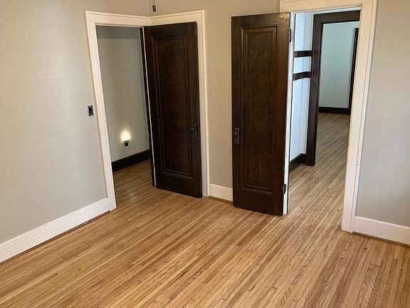 Bedroom - walk through closet