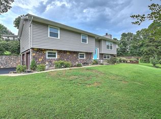 5008 Surrey Dr, Kingsport, TN 37664