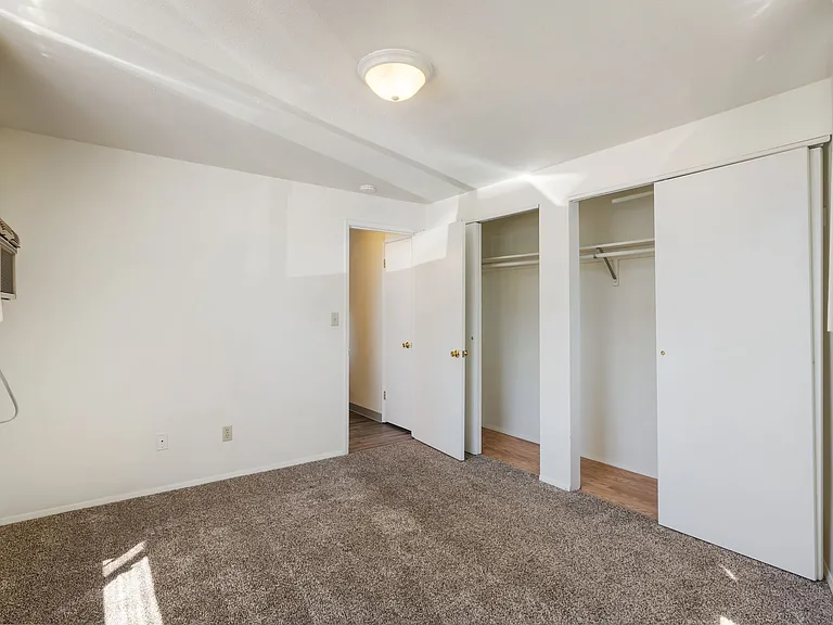 Dolphin Apartments: Leasing Specials! Great location in Kennewick — Photo 9