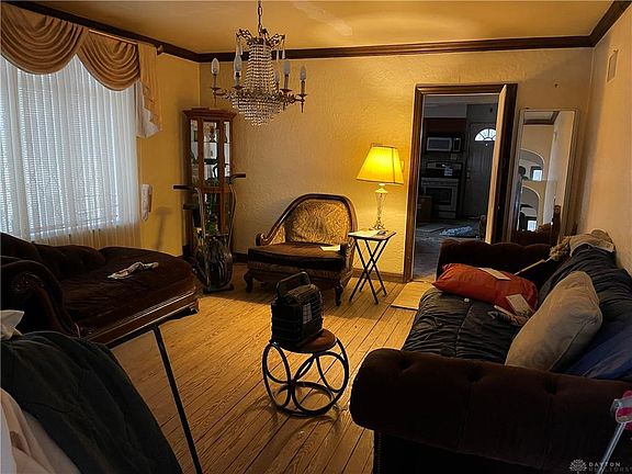 4th image of 1827 Harvard Blvd