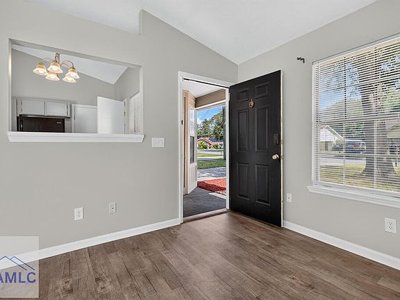 5th image of 662 Demere St