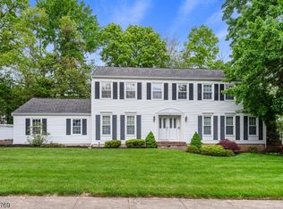 2 Oak Lawn Dr, East Hanover, NJ