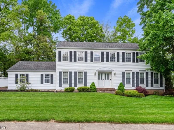 2 Oaklawn Dr, East Hanover Twp., NJ 07936