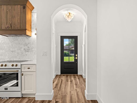5th image of 1439 1st St