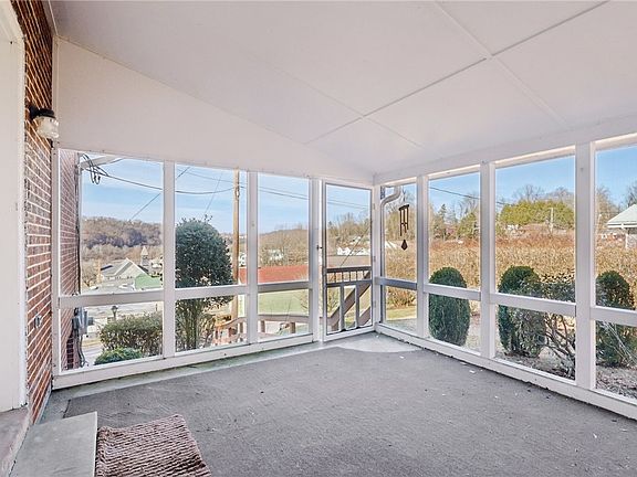 3rd image of 509 1st Street Ext